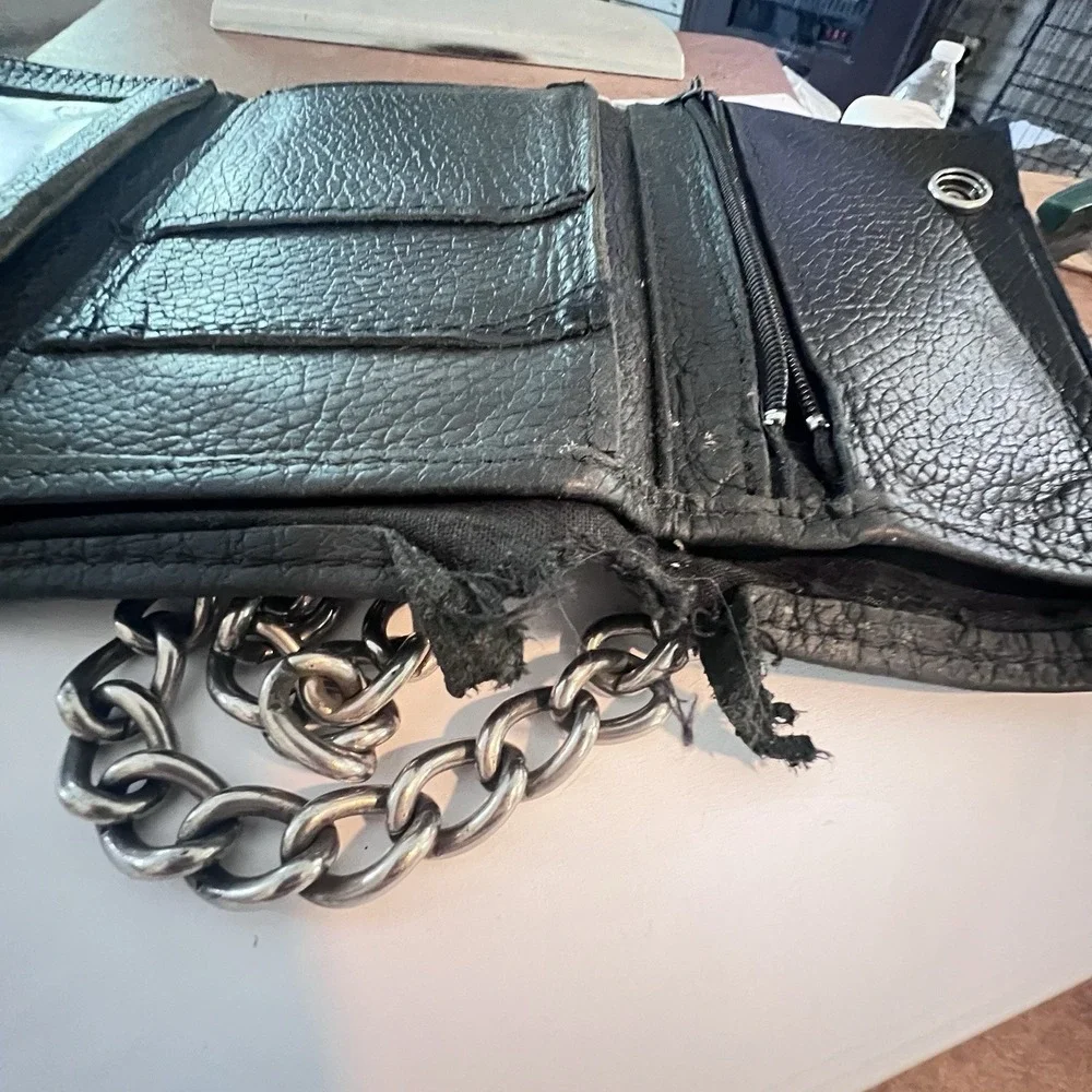 Harley-Davidson Mens Black Leather Trifold Trucker Biker Chain Wallet Logo Snap‎